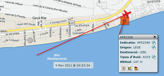 Avi aproximant-se a l'aeroport de Barcelona-El Prat per aterrar a la tercera pista, en configuraci est, sobrevolant Gav Mar dins de l'horari nocturn i amb un elevadssim impacte acstic (9 Novembre 2011 - 00:33h)